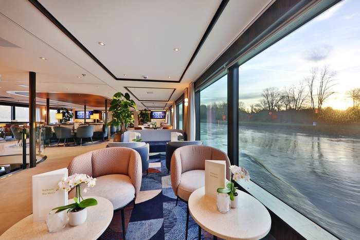 Viva Cruises VIVA TWO Lounge and Bar 2 ©Viva Cruises.jpg